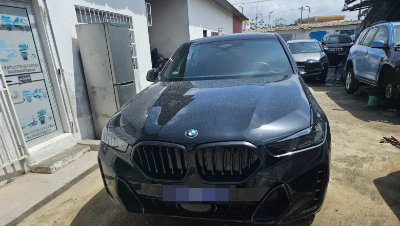 Linfodrome / Cette BMW de couleur bleue, déclarée volée à Berlin, en Allemagne, le 24 mars 2024