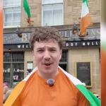 Le barman du pub Biddy Mulligans, à Édimbourg, en Écosse. (Instagram/Biddy Mulligans)