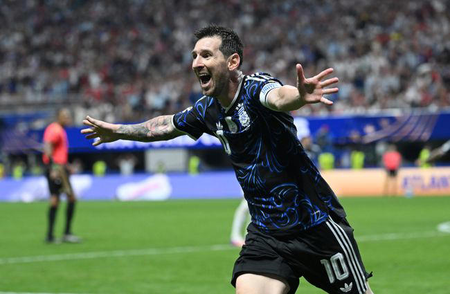 Mondial 2026 : Messi guide l’Argentine en finale après un incroyable retournement face à l’Angleterre (2-1)