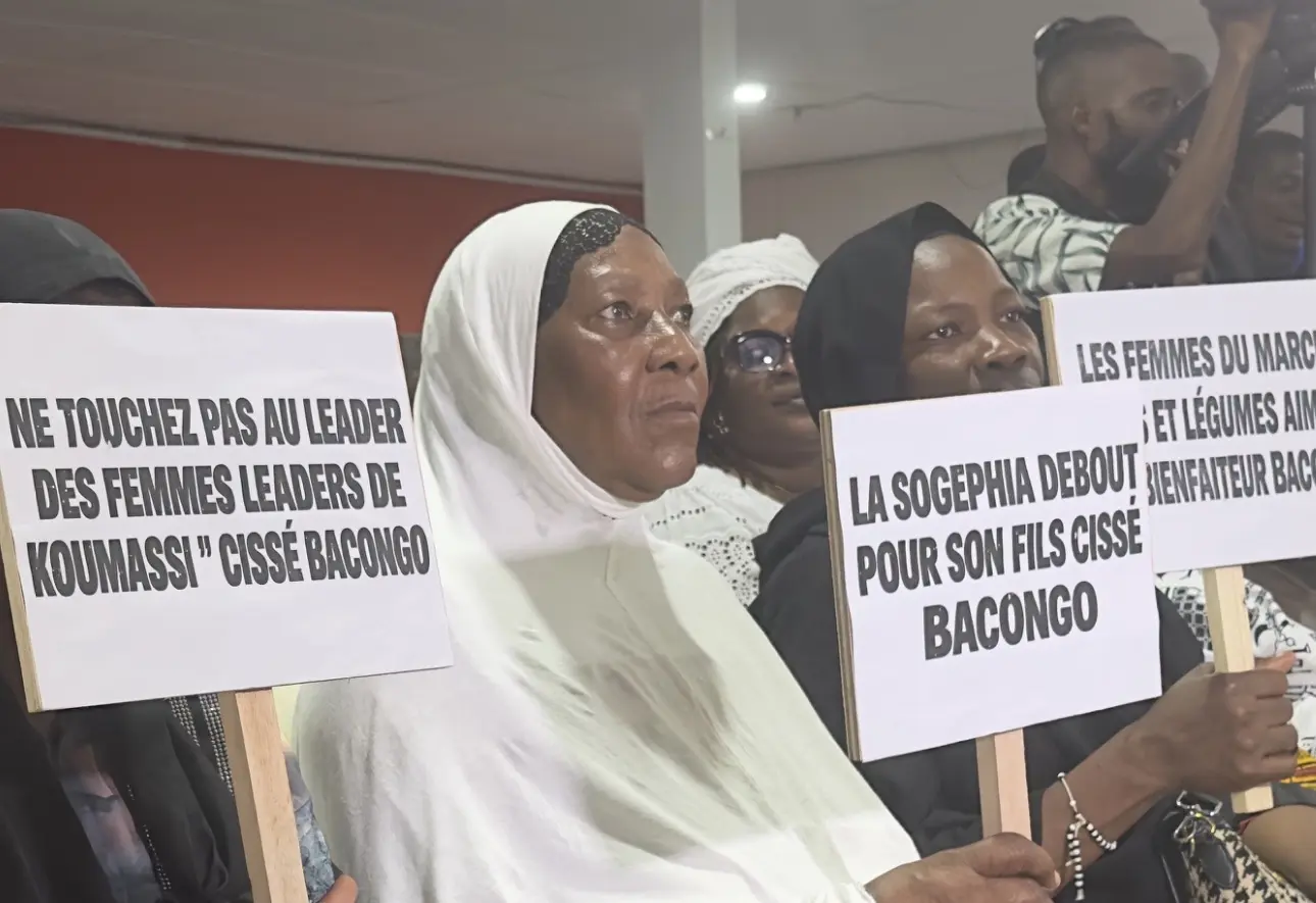Démolitions à Koumassi : « On le soutient aujourd’hui, on le soutient demain », les femmes font bloc autour de Cissé Bacongo