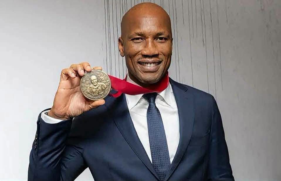 Didier Drogba honoré par Harvard : la médaille W. E. B. Du Bois récompense son engagement humanitaire